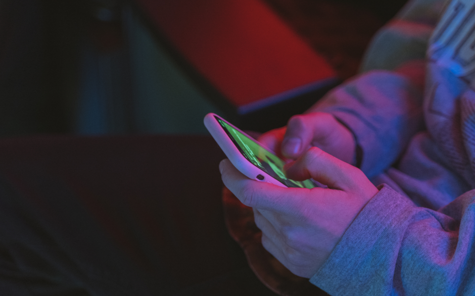 Misogynistic Narratives in Everyday Online Spaces